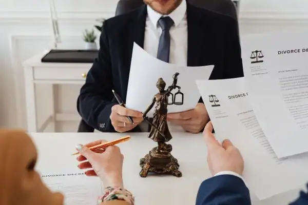 our fees Hoddesdon from EH Mediation - image of couple in joint mediation meeting